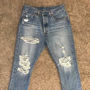 NWOT Levi Mom Jeans